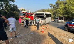 İki otomobil kafa kafaya çarpıştı: Ölü ve yaralılar var