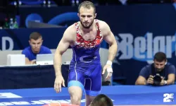 Milli güreşçi Enes Başar yarı finalde!