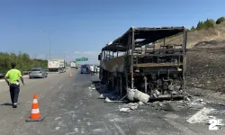 Otobüs alevlere teslim oldu: Yangın otluk alana sıçradı!