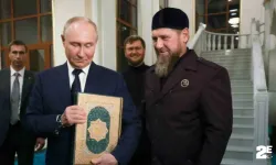 Putin'in camide Kuran-ı Kerim'i öptü!