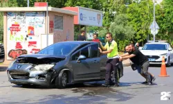 Takla atan araçtan burunları bile kanamadan çıktılar!