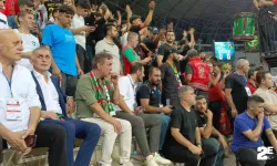 TFF Başkanı Hacıosmanoğlu Amedspor taraftarı arasında maç izledi