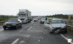 Yağmur kazaya davetiye çıkardı: Araçlar çarpıştı, yaralılar var!