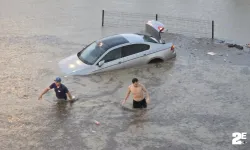 Yollar göle döndü, iş yerleri sular altında kaldı!