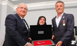 Bakan Güler gazi ve ailesiyle evinde bir araya geldi