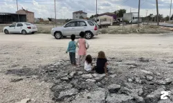 Bu mahallede yaşayanlar tozdan dolayı pencerelerini açamıyor