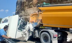 Karayolunda iki tır çarpıştı: Yaralılar var