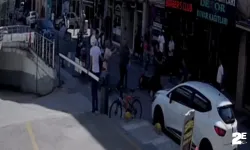 Motosiklet çocuğa çarptı, çocuğun yakınları sürücüye saldırdı
