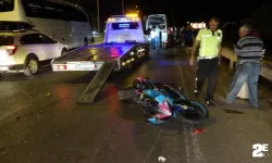 Motosiklet, önündeki hafif ticari araca çarptı!