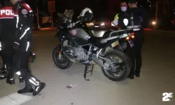 Polis kaçan motosiklet sürücülerini kovaladı!