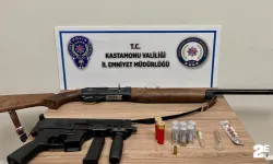 Polisin durdurduğu araçtan "Uzi" çıktı!