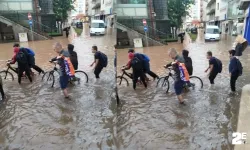 Şiddetli yağmur yolları göle çevirdi