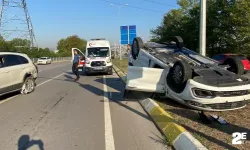 Trafik ışıklarında kaza: Otomobil takla attı!