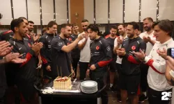 A Milli Takım'da Ferdi Kadıoğlu'nun doğum günü kutlandı