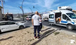 Ambulans ile otomobil çarpıştı!