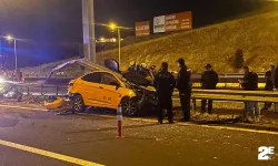 Ankara’da kontrolden çıkan taksi bariyerlere saplandı