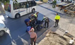 Çılgına dönen kadın, polisin motosikletini tekmeledi!