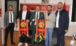 Es-Es için hadi sen de bir bayrak al