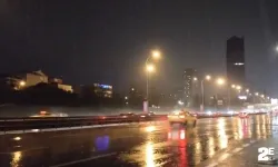 Sağanak yağmur trafiği olumsuz etkiledi