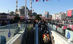 Taksim'de asansör ve yürüyen merdiven arızası vatandaşları mağdur etmeye devam ediyor