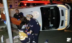 Tramvay ile ambulans çarpıştı