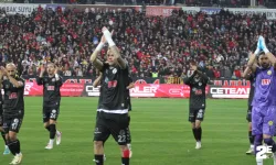 Es-Es seriyi sürdürdü