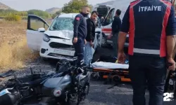 Hafif ticari araç ile motosiklet çarpıştı: Yaralılar var!