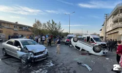 Trafik kazasında ortalık savaş alanına döndü!