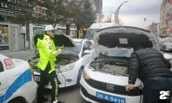 Trafik polislerinden yürek ısıtan hareket