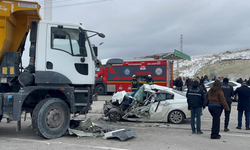 Eskişehir'de kamyonla otomobil çarpıştı: 1 kişi öldü