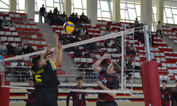 Genç Erkekler Voleybolda nefes kesen maçlar