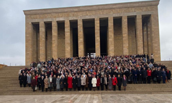 Bakan Göktaş, kadınlarla Anıtkabir'i ziyaret etti