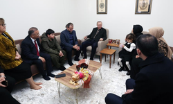 Cumhurbaşkanı Erdoğan, depremzede aileye misafir oldu