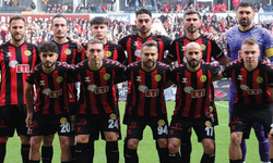 Es Es 30 bin taraftarıyla yıkıp geçti