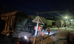 Yolcu treni ile yük treni kafa kafaya çarpıştı: 14 yaralı