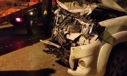 Kafa kafaya çarpışan otomobiller kullanılamaz hale geldi