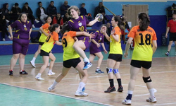 Hentbol grup müsabakalarında ev sahibiyiz