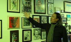 Karikatürlerle mali müşavirlik ofisini galeriye çevirdi