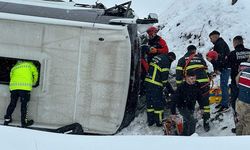 Erzincan’da otobüs şarampole uçtu: 21 yaralı