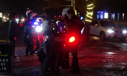 Motosikletli polis timi ile otomobil çarpıştı: 1 polis yaralandı