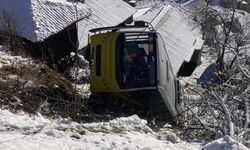 Belediye yolcu otobüsü yamaçtan aşağıya yuvarlandı