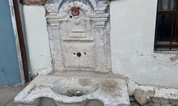 Tarihi çeşme onarım bekliyor