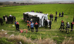 Öğrenci servisi tarlaya uçtu: 2 ölü, 26 yaralı