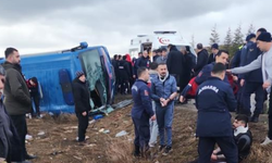 Cezaevi aracı devrildi: 14 kişi yaralandı!