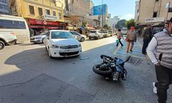 Otomobil ile motosiklet çarpıştı