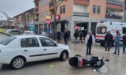 Motosiklet ile otomobil çarpıştı: 1 yaralı