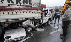 Ankara'da tırın altına giren araç hurdaya döndü: 1 ölü