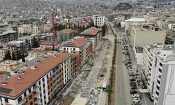 Depremin yıktığı şehrin en işlek caddesi hızla yapılıyor