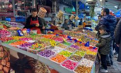 Pazar tezgahları bayram şekerleriyle renklendi