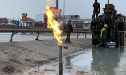 Yer altından yine gaz çıktı, ekipler kontrollü olarak yaktı